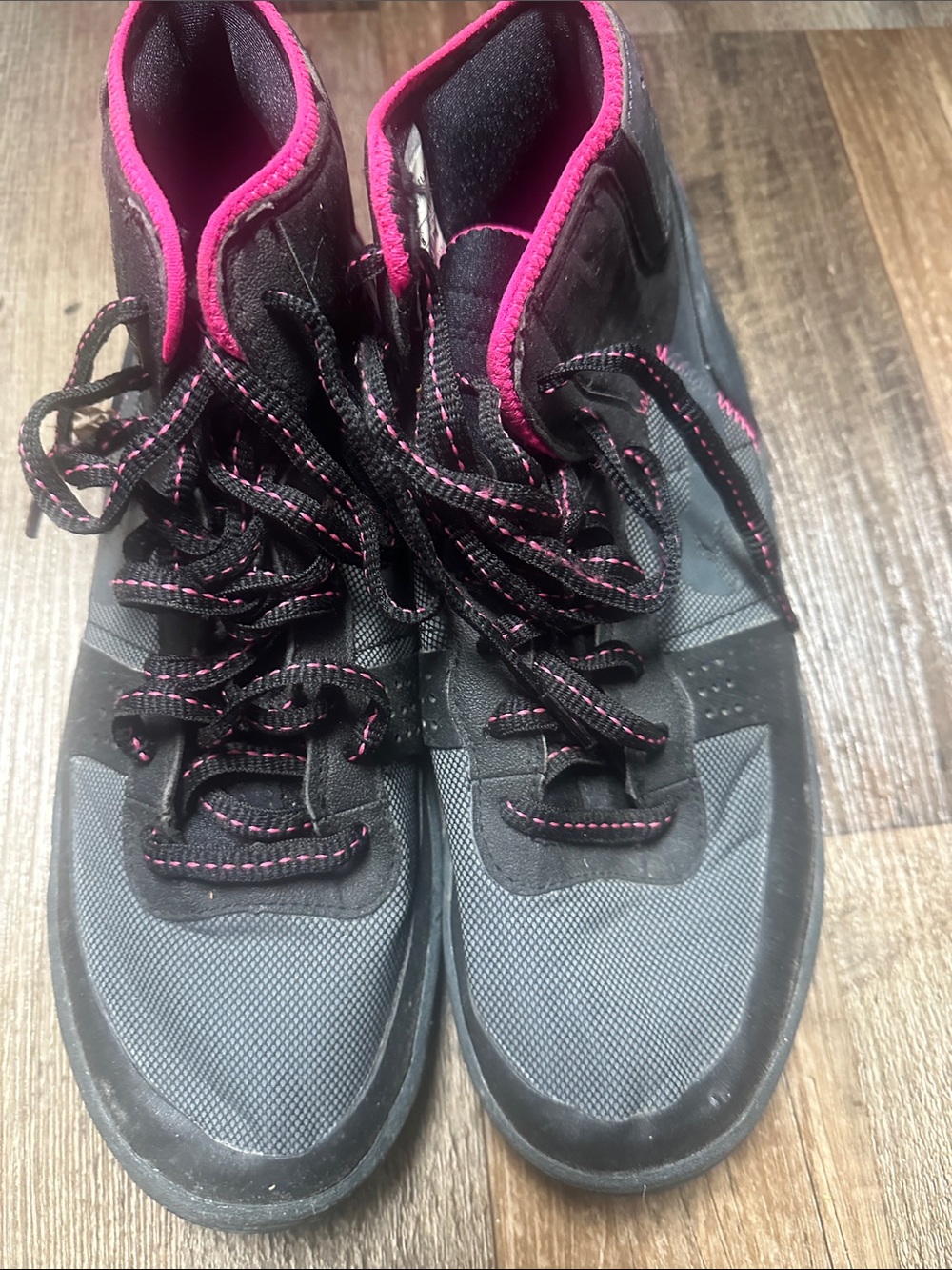 Nike Women's Black Sneakers with Pink Trim